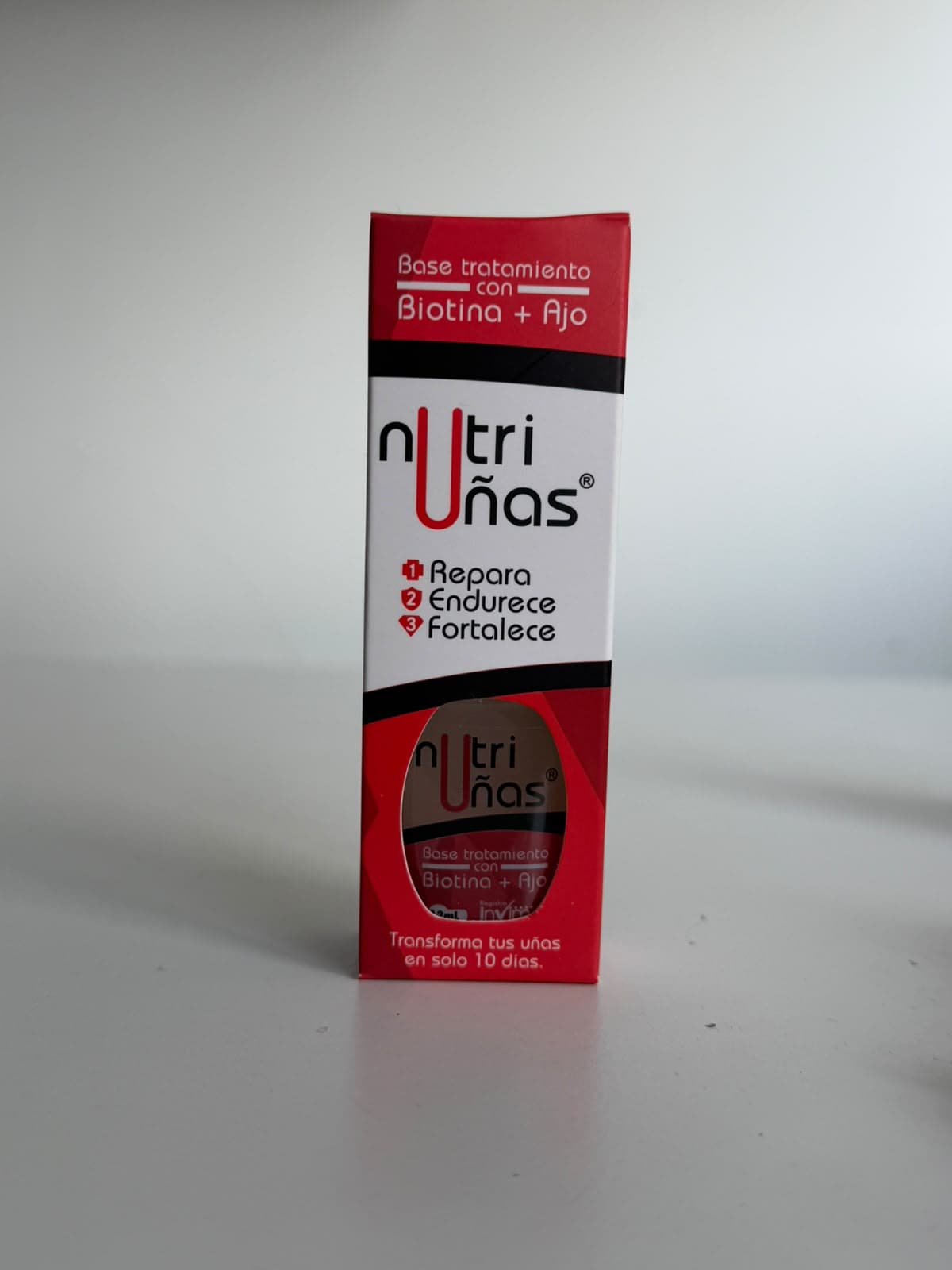 Caja de la Base NutriUñas: tratamiento con biotina y ajo que repara, endurece y fortalece